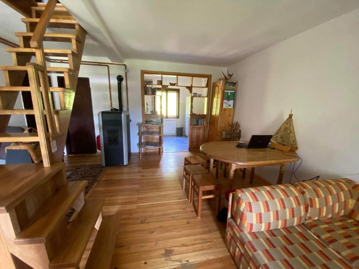 Mystic Forest Hostel Митровац Экстерьер фото