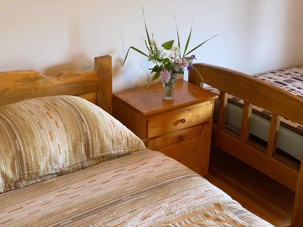Mystic Forest Hostel Митровац Экстерьер фото