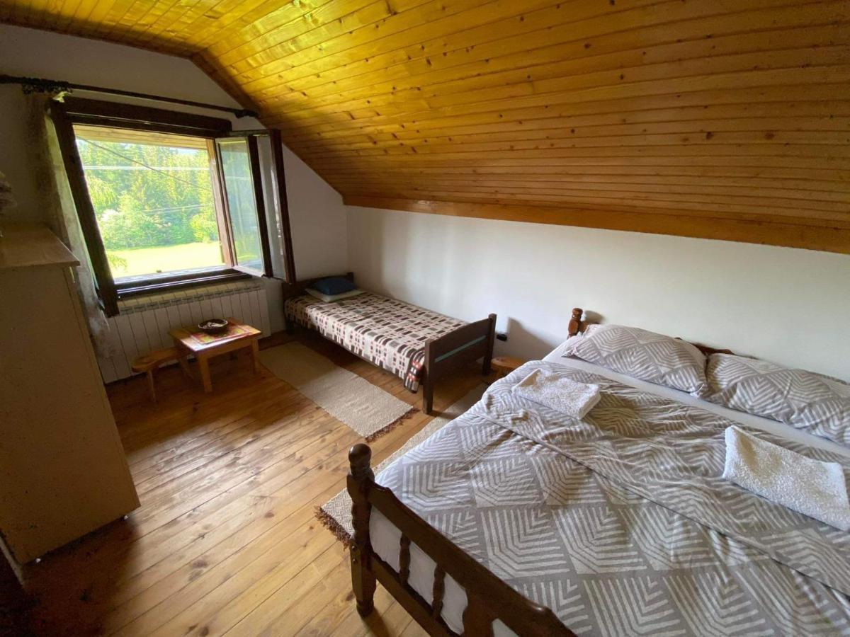 Mystic Forest Hostel Митровац Экстерьер фото