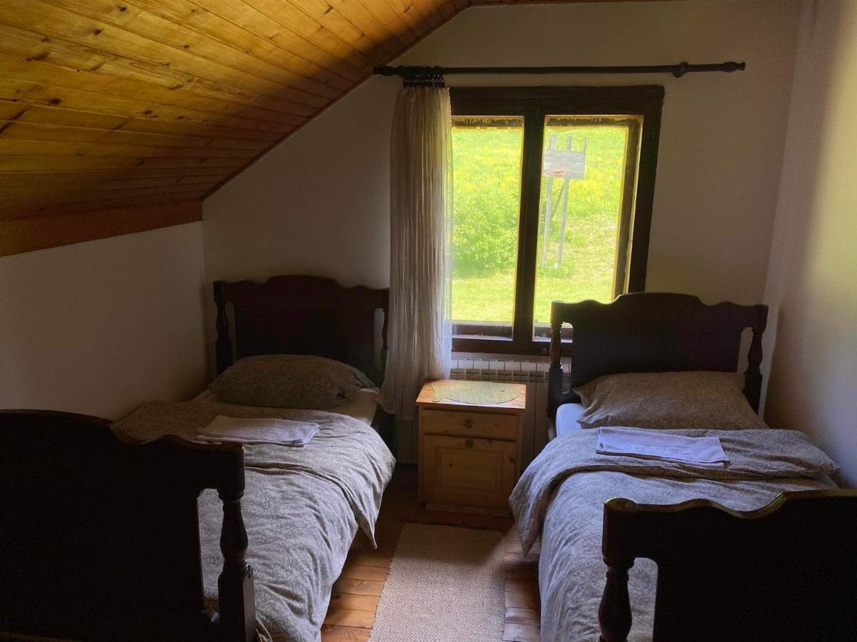 Mystic Forest Hostel Митровац Экстерьер фото
